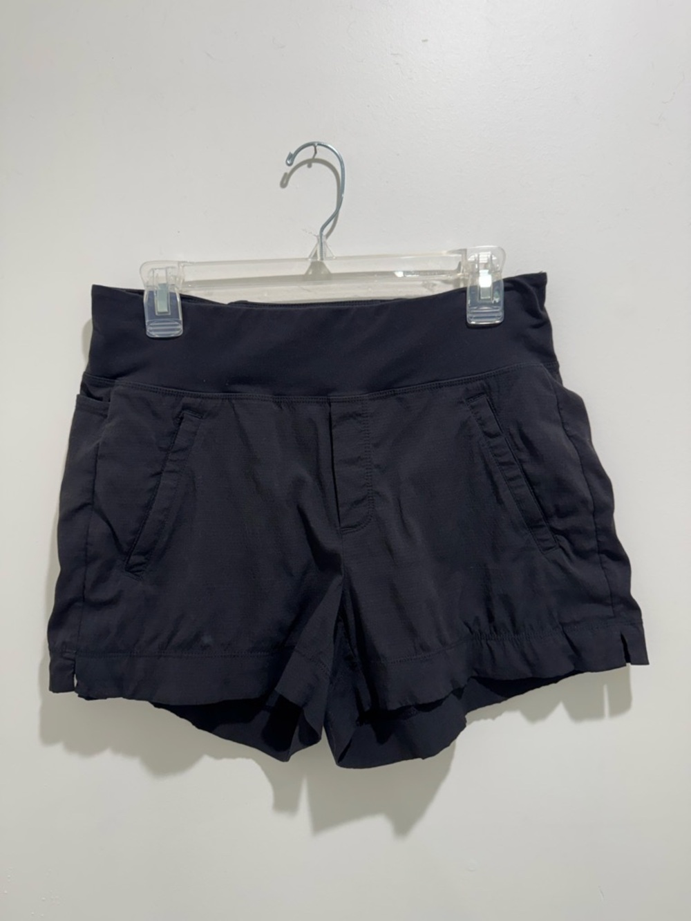 Athleta Trekkie North Shorts Black Size 6 and‎ 3.5 Inch Inseam